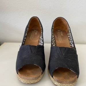TOMS black wedges